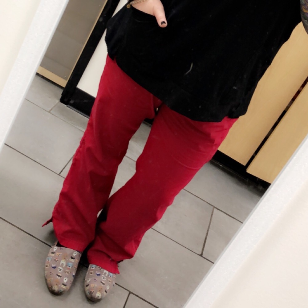 Red/dark pink scrub pants